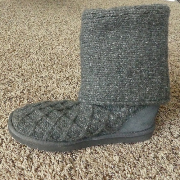 UGG Cardy Lattice Boots - LIKE NEW! - Picture 7 of 8